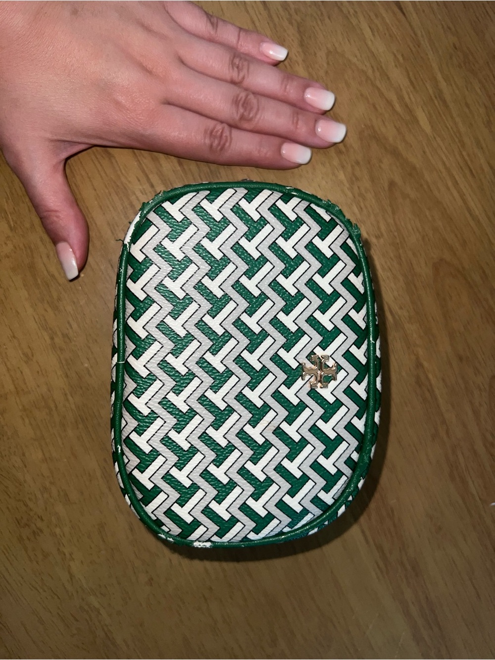 Tory Burch Green & White Woven-Pattern Cosmetic Pouch with Gold Logo - Picture 4 of 8
